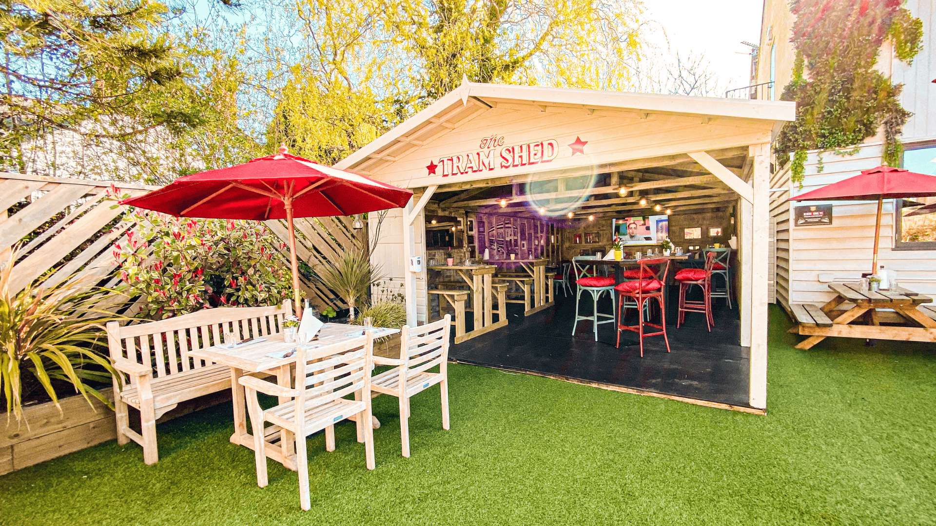 NFL Sundays at Hickory's Poynton