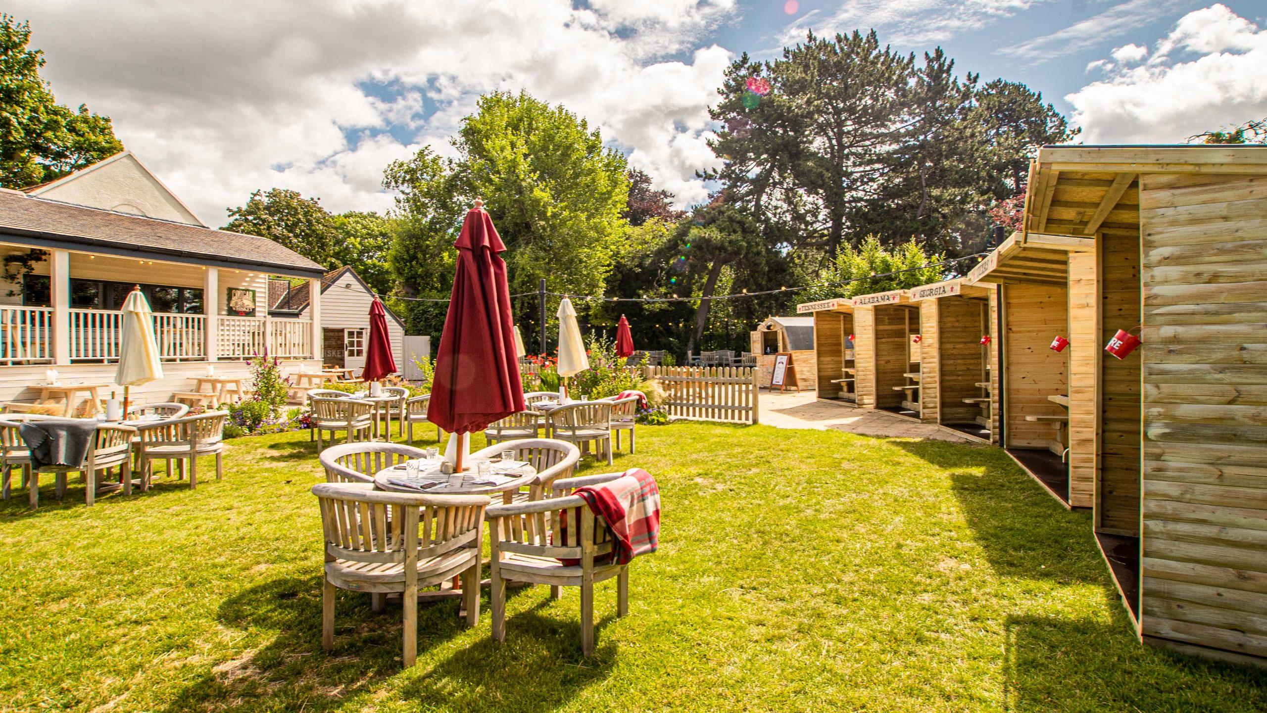 Hickory's Worcester Outdoor seating area